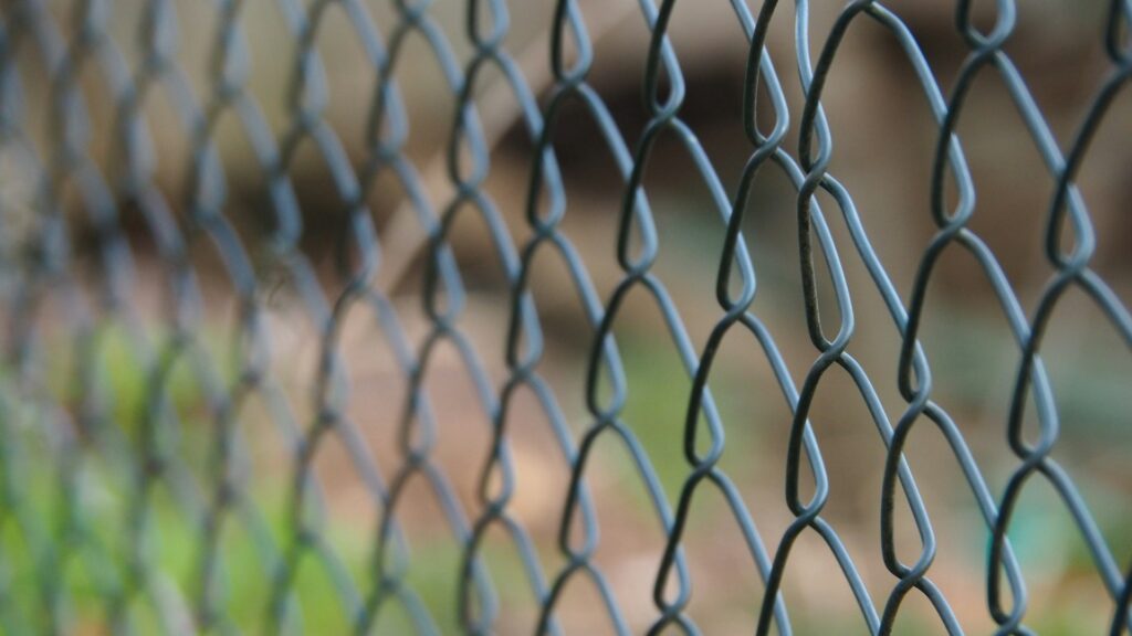 Why Fort Pierce Homeowners Pick Chain Link for Backyards