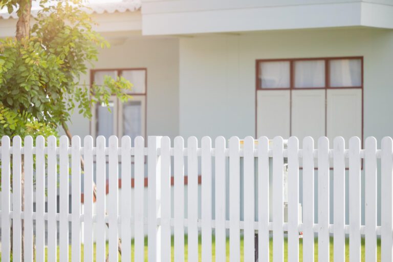 Fence Layout Strategies for Corner Lots in Fort Pierce