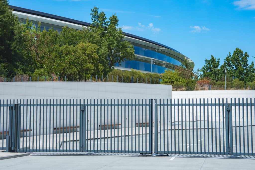 Choosing Commercial Fencing in Fort Pierce for Curb Appeal and Security