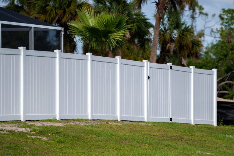 Planning Vinyl Fence Layouts for Sloped Fort Pierce Yards