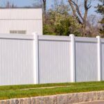 Fort Pierce Vinyl Fence Wind Ratings: Panels, Posts, and Hardware That Matter